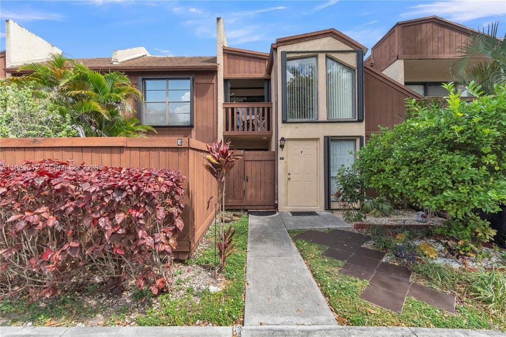 6411 SW 116th Ct Apt E