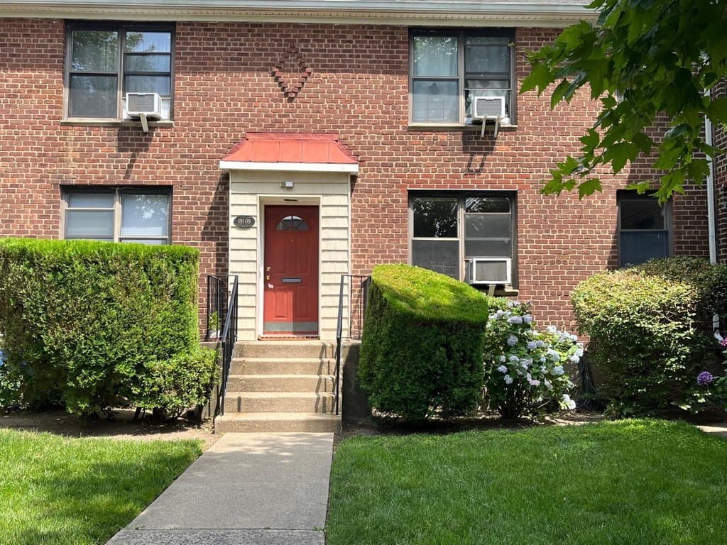 191-09 39 Ave Unit 164