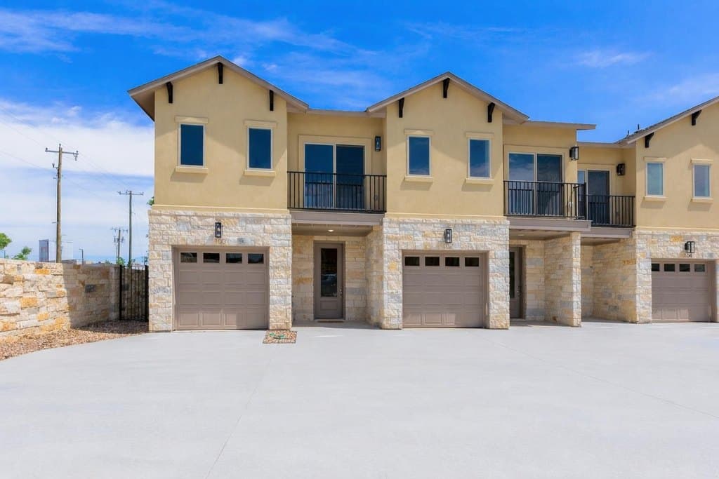 102 Tesla Cir, Round Rock