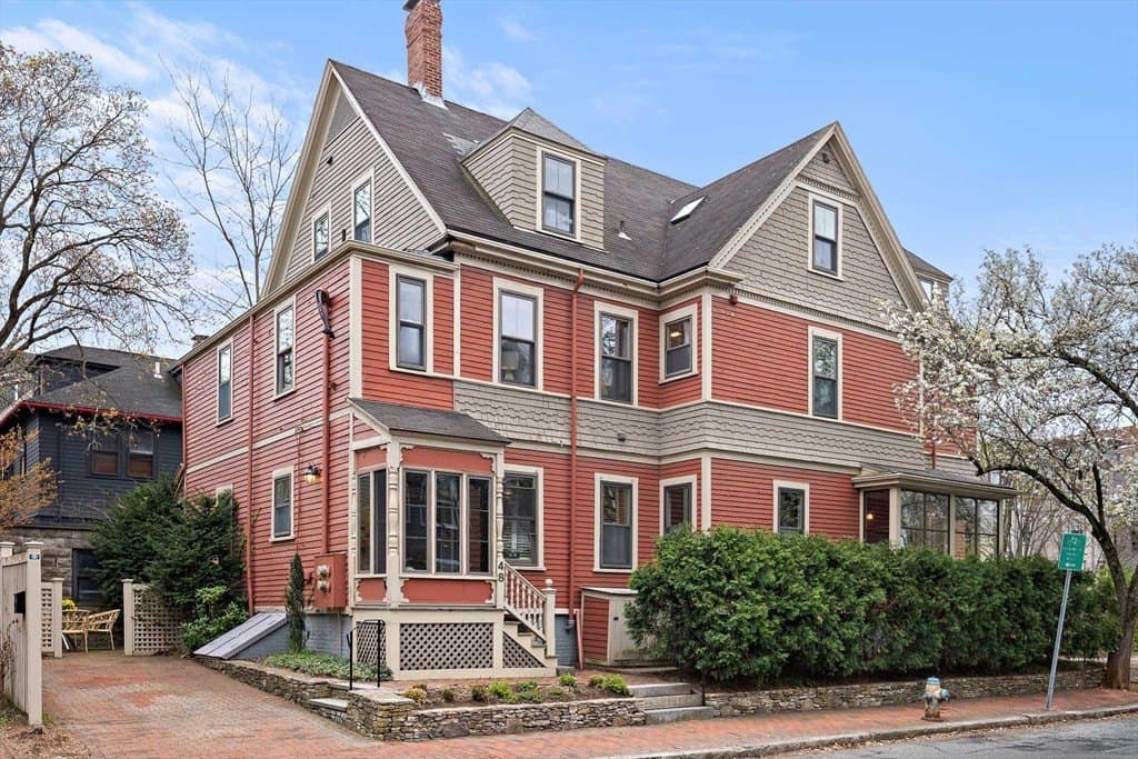 48 Hawthorn St, Cambridge