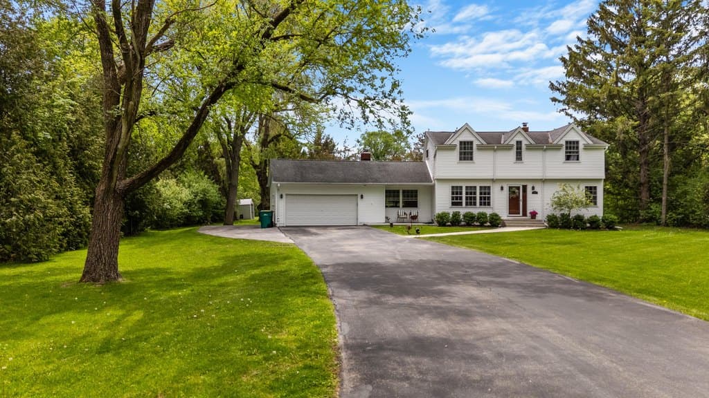 1627 W Fiesta Ln, Mequon