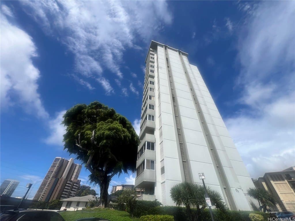 1400 Pensacola St Apt 1104, Honolulu