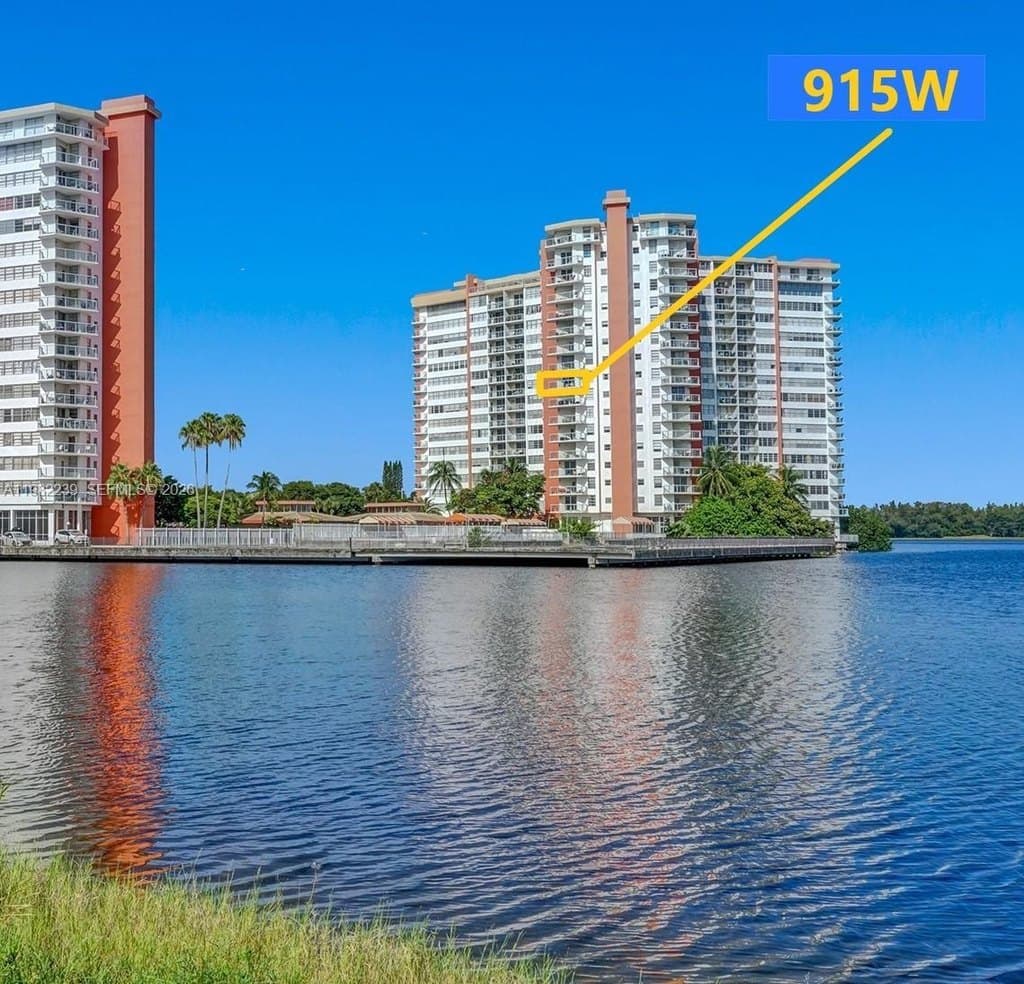 1301 NE Miami Gardens Dr Apt 915W