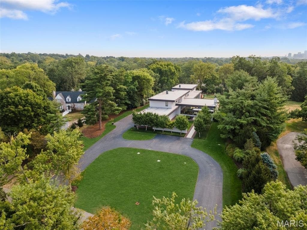 22 Fordyce Ln, Ladue