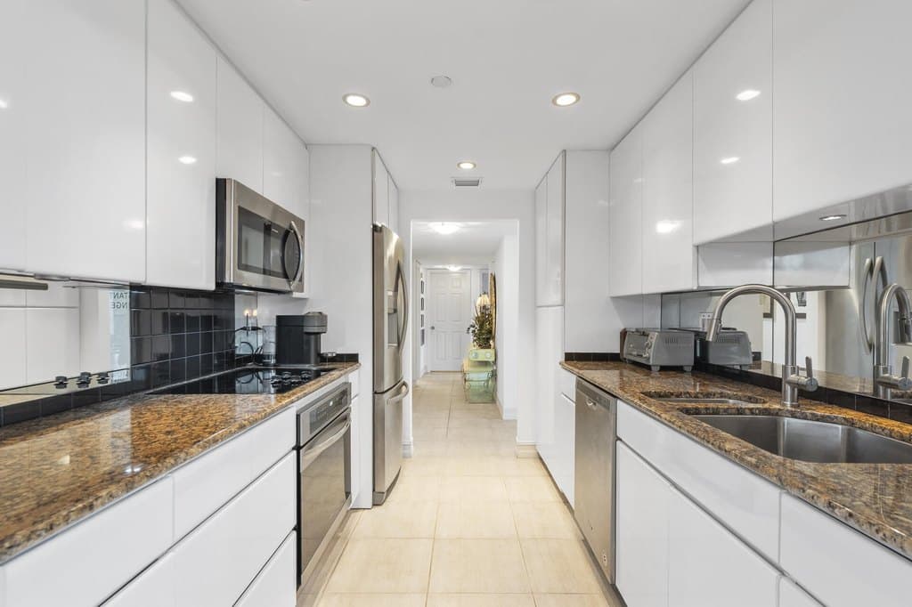 859 Jeffery St Apt 401, Boca Raton