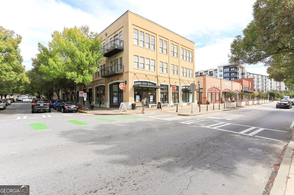 933 Garrett St SE Apt 306