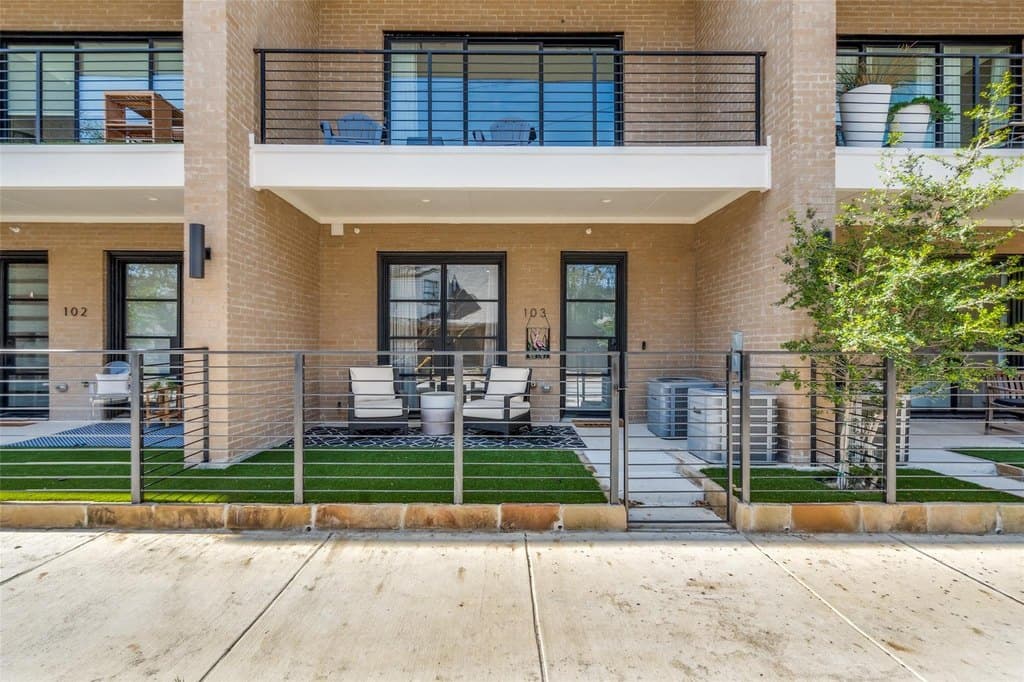 805 Pavillion St Unit 103, Dallas
