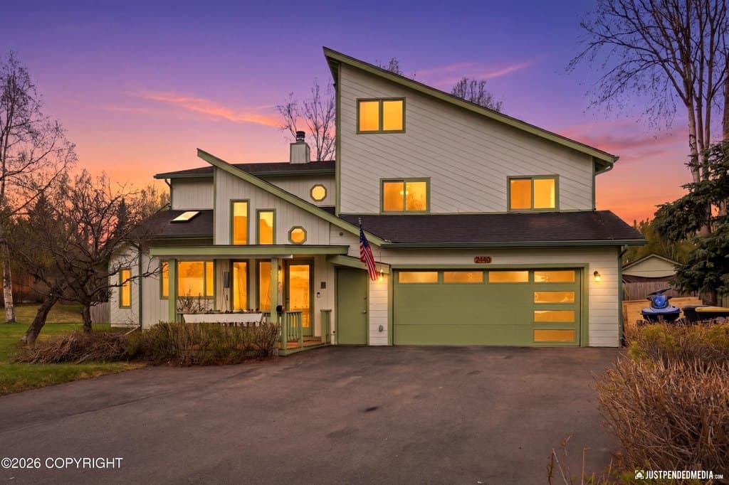 2440 Scarborough Dr, Anchorage