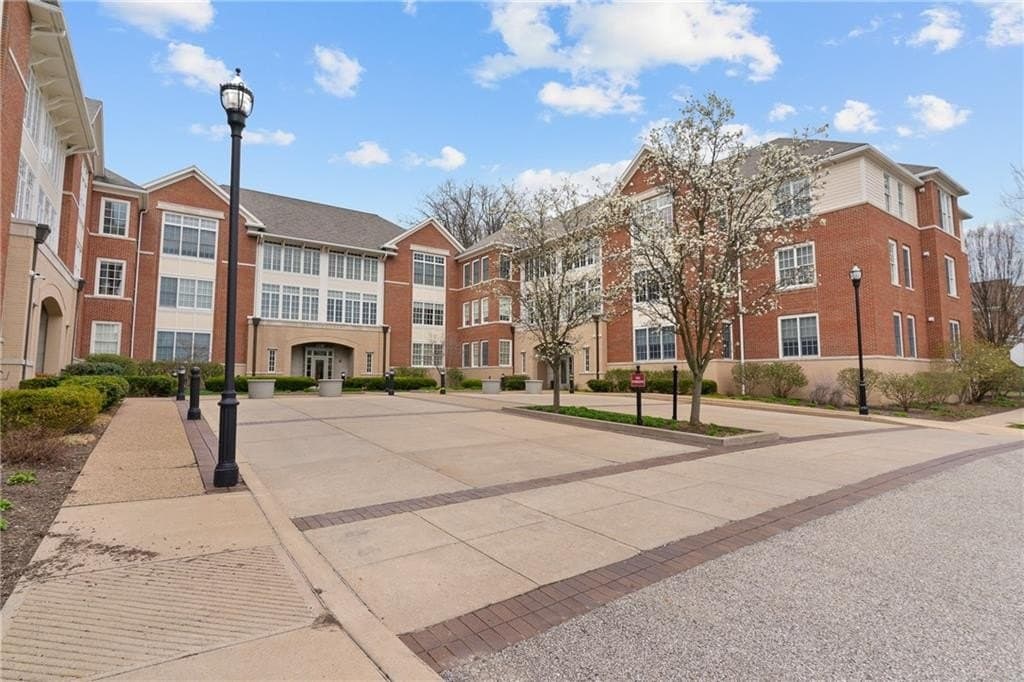 1240 Crescent Pl Apt 1H, Pittsburgh