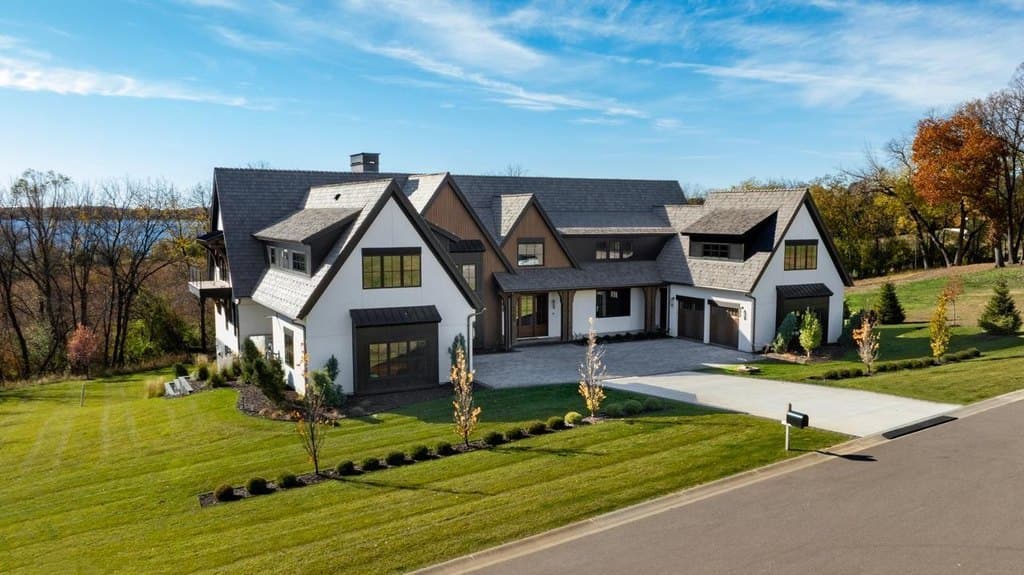 1105 Tanager Hl, Wayzata