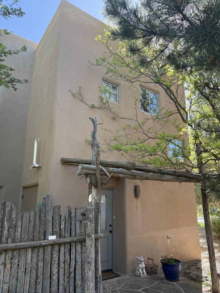 415 Kit Carson Rd Apt 1, Taos