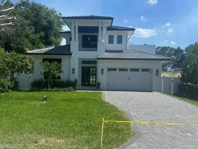 1102 9th Ave N, Naples