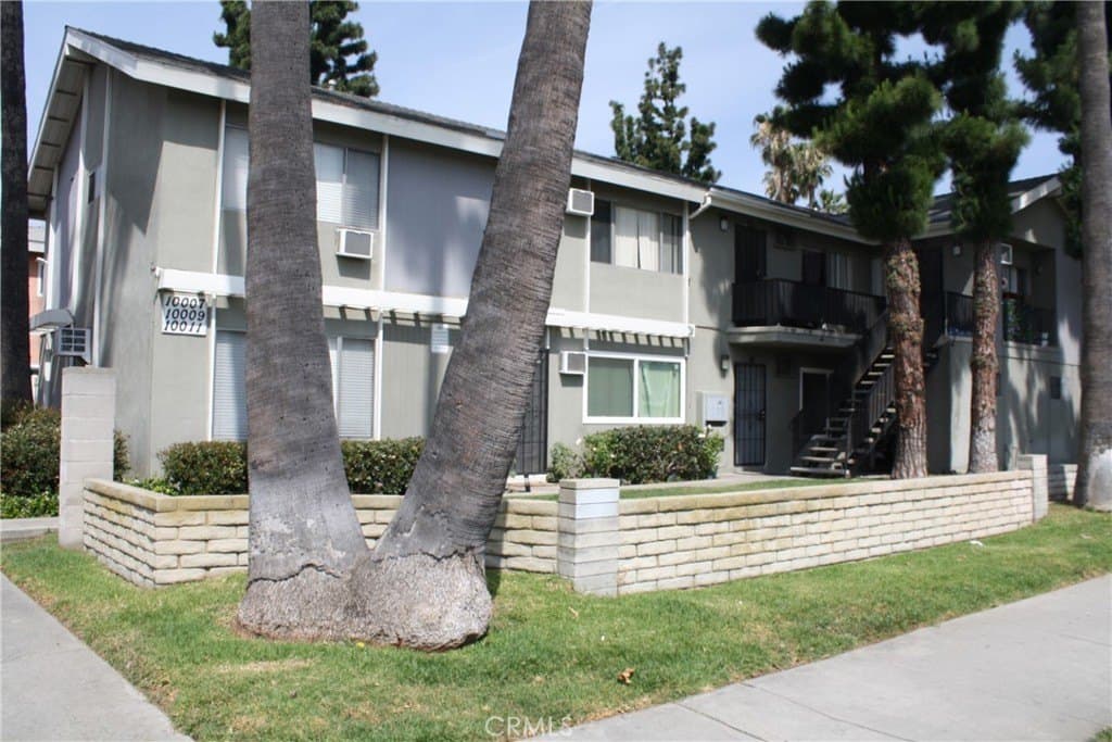 10011 Sepulveda Blvd