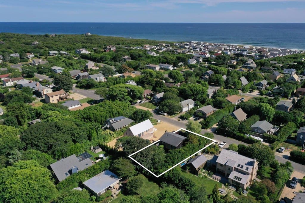 30 Hoppin Ave, Montauk