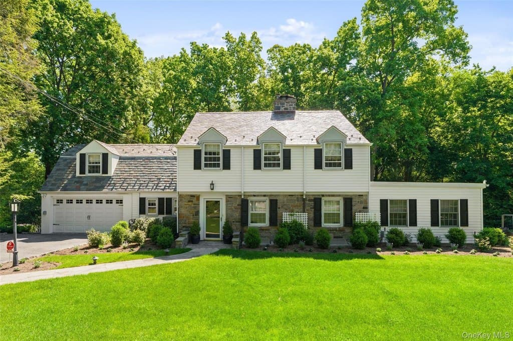 202 Rock Creek Ln, Scarsdale