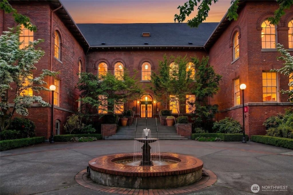 1401 5th Ave W Apt 306, Seattle