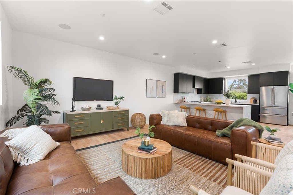6057 N Tujunga Ave
