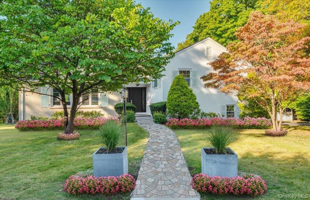 15 Hillside Rd, Bronxville