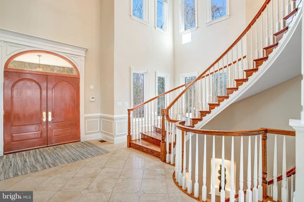 7024 Green Oak Dr, McLean