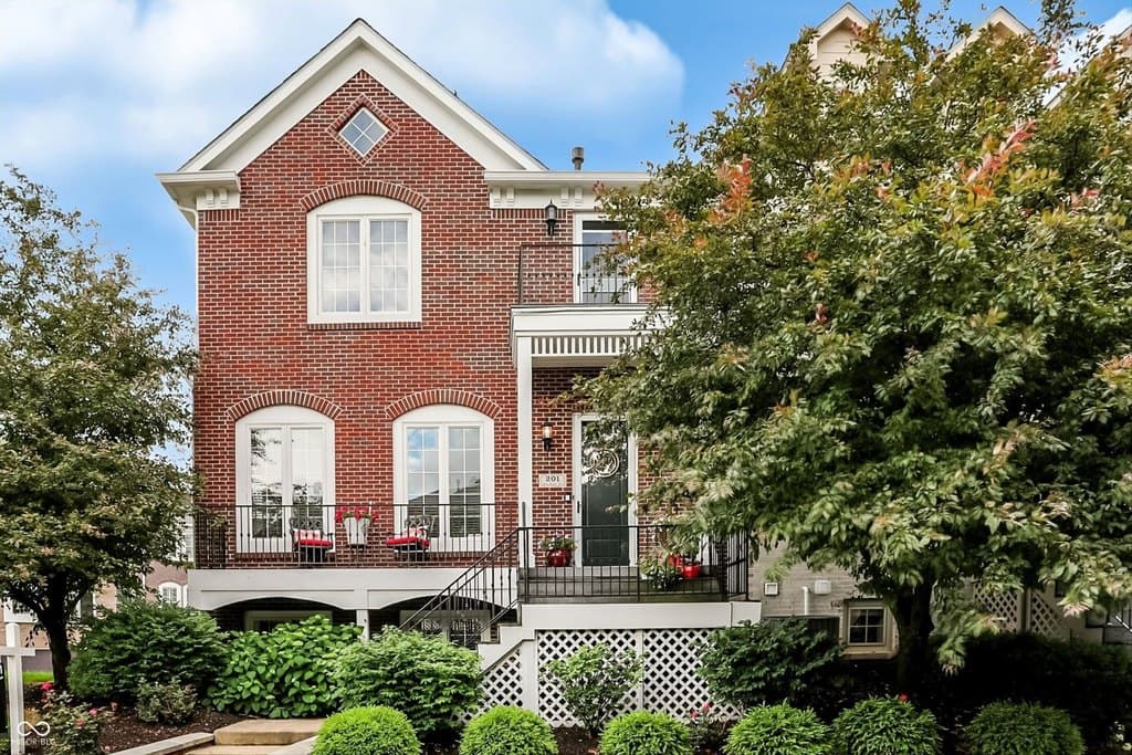201 Manchester Dr, Zionsville