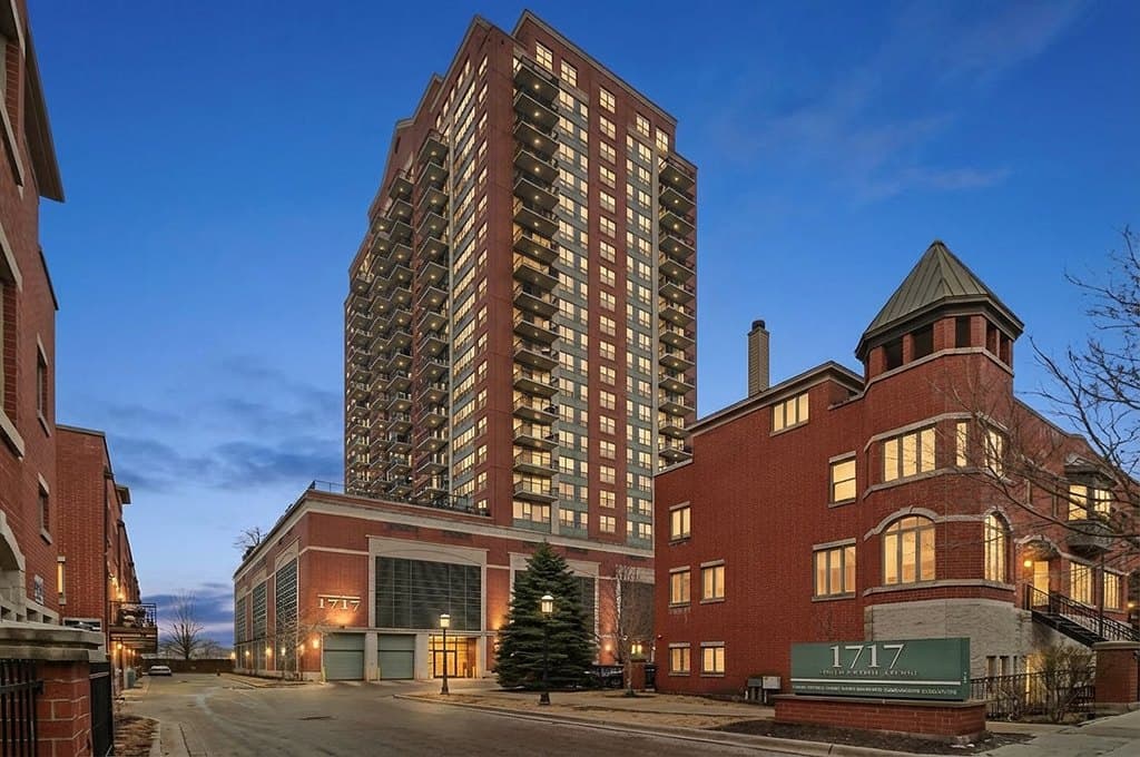 1717 S Prairie Ave Apt 2102