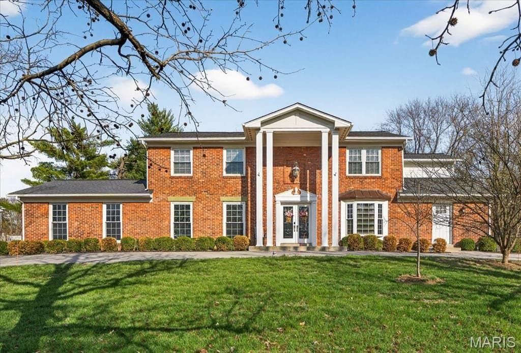 1324 Brynnwood Dr, Ladue