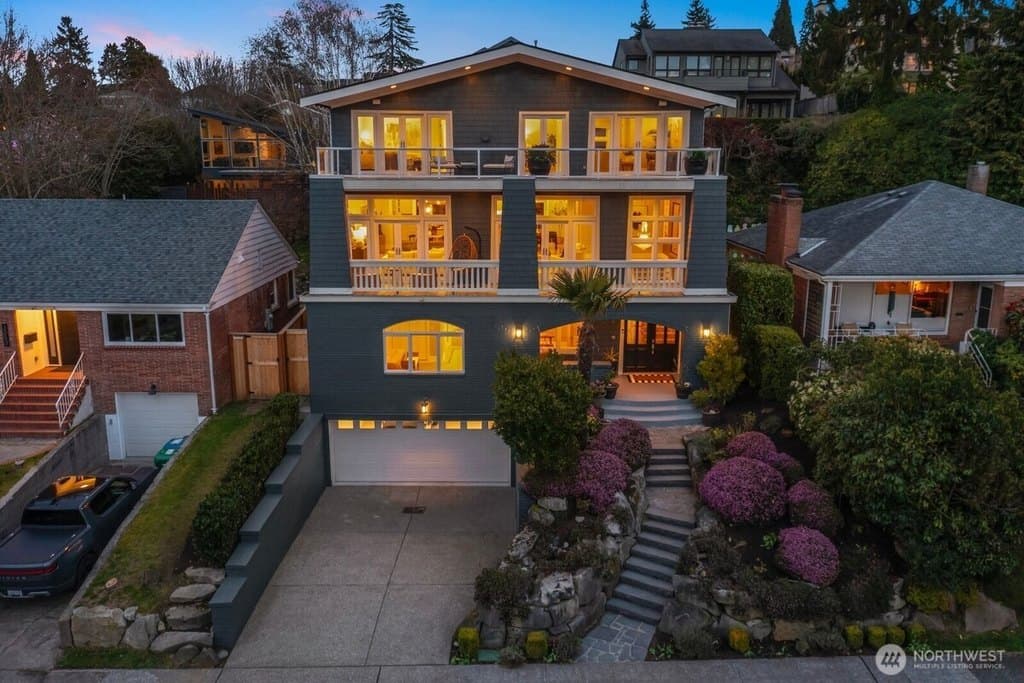 3046 43rd Ave W, Seattle