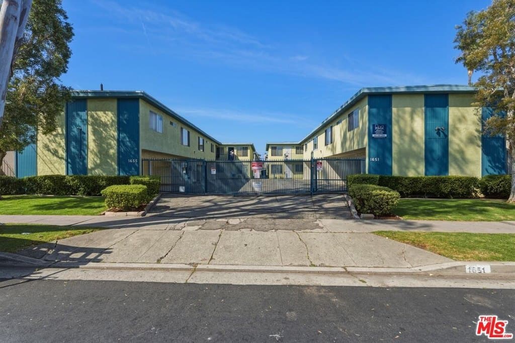 1651 W 206th St, Torrance