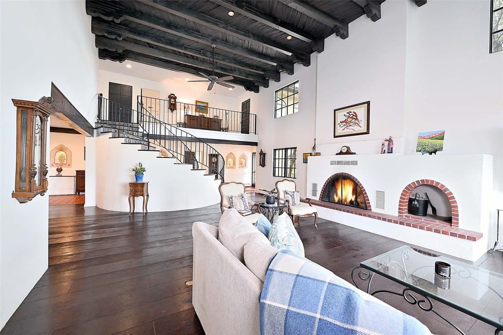 16 Toro Ln, Santa Fe