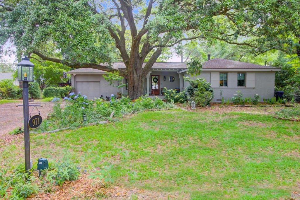 971 Cliffwood Dr, Mount Pleasant