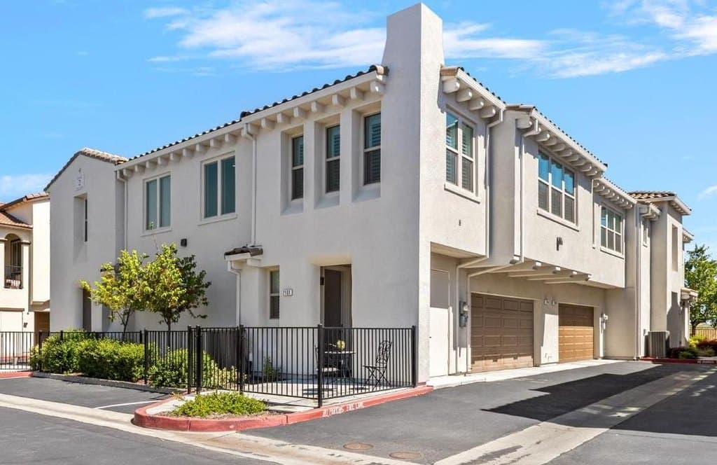 5301 E Commerce Way Unit 2101, Sacramento