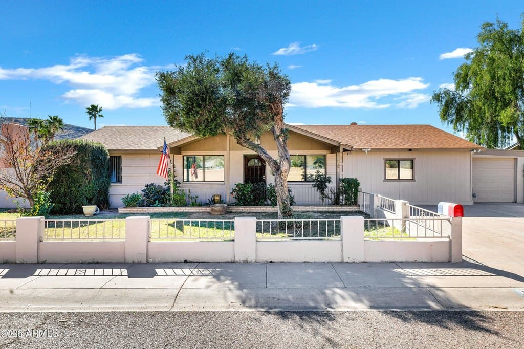 1521 W Thunderbird Rd