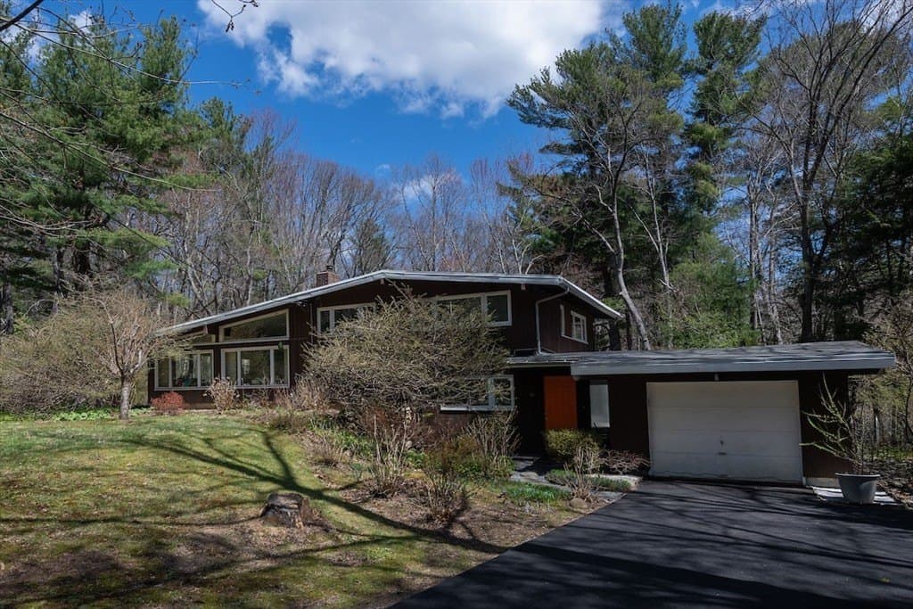51 Turning Mill Rd, Lexington