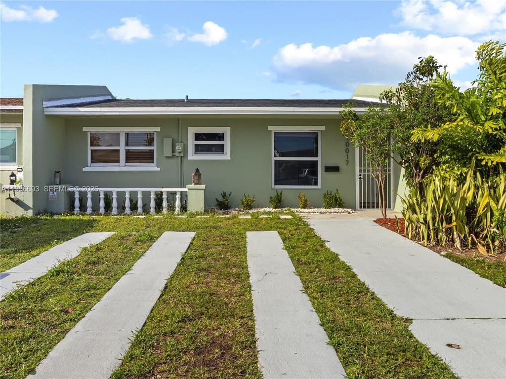 10017 SW 23rd Ter, Miami