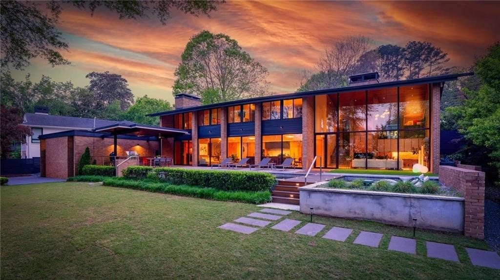 1671 Friar Tuck Rd NE, Atlanta