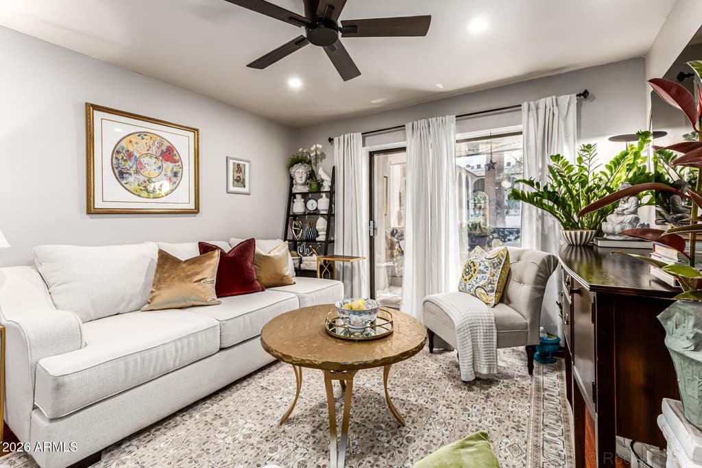 3033 E Devonshire Ave Unit 1032