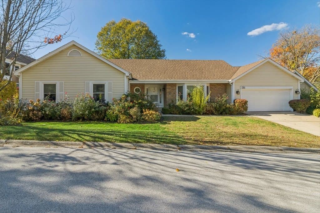 417 River Bluff Cir, Naperville