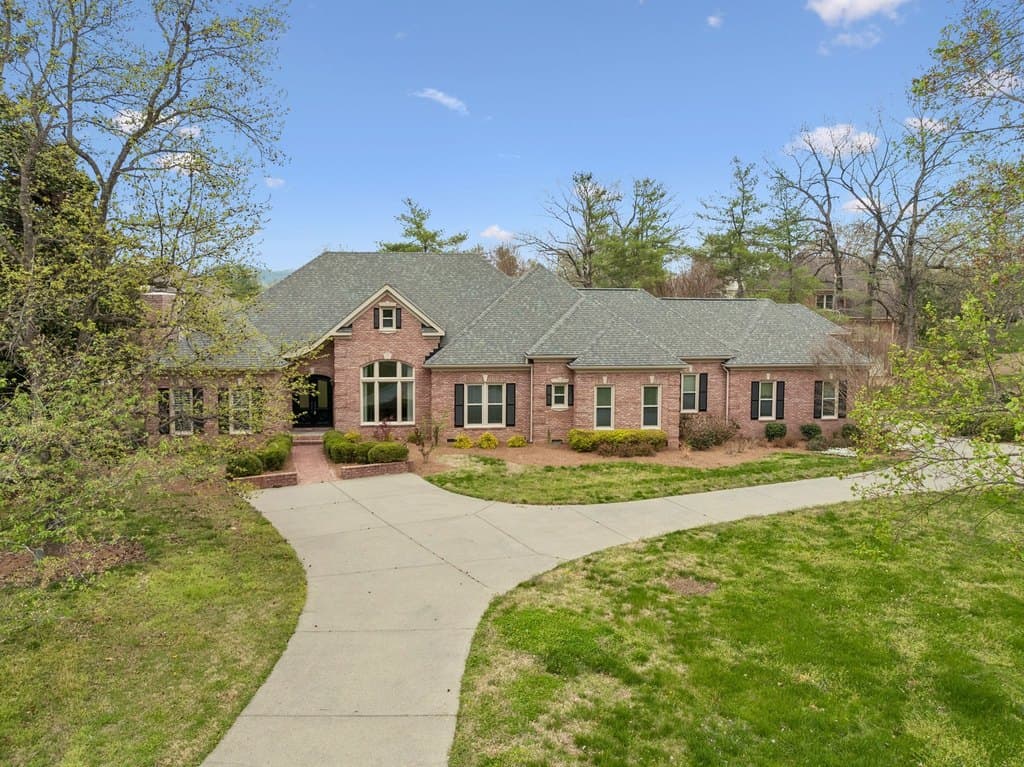 525 Dekemont Ln, Brentwood