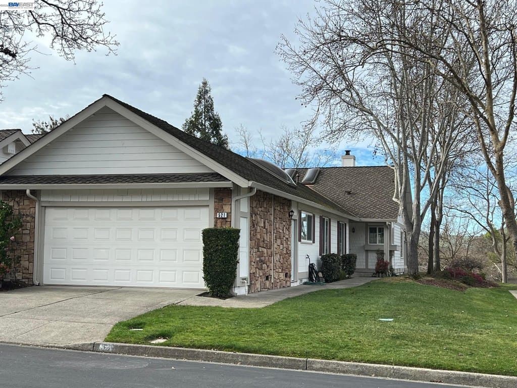 521 Silver Lake Dr, Danville