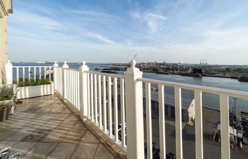 10081 Shearwater Ct E Unit 81, Jersey City