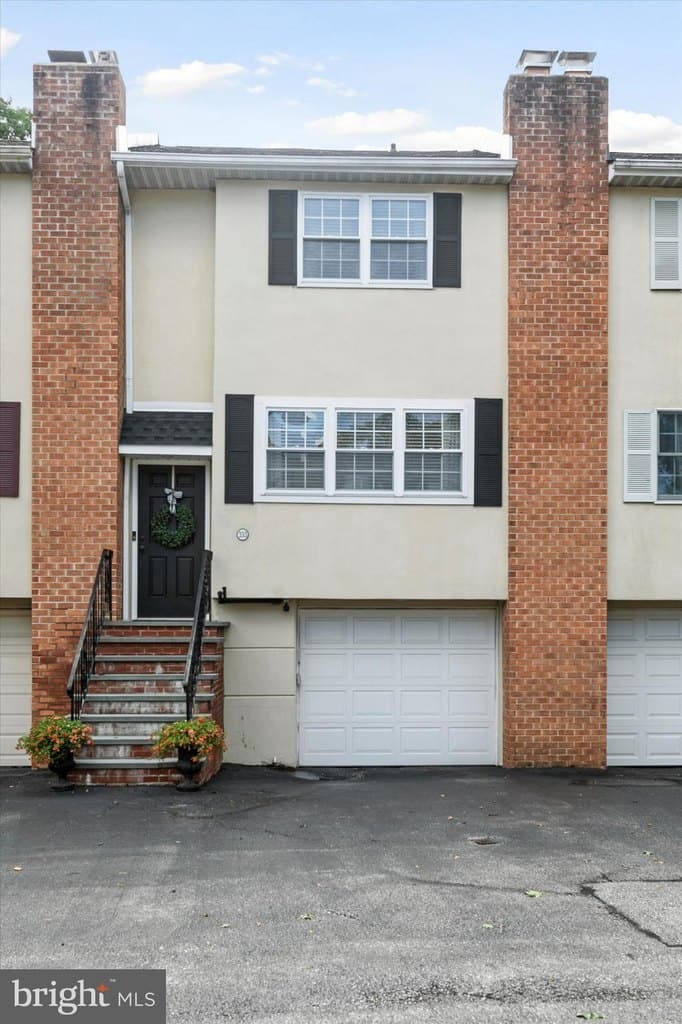 333 Liberty Ln, Wayne