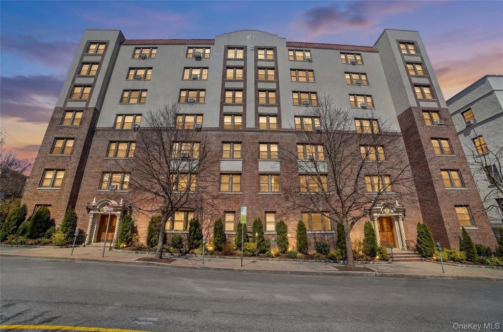 42 Pondfield Rd W Apt 4F, Bronxville