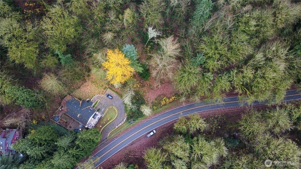 13720 Holmes Point Dr NE, Kirkland