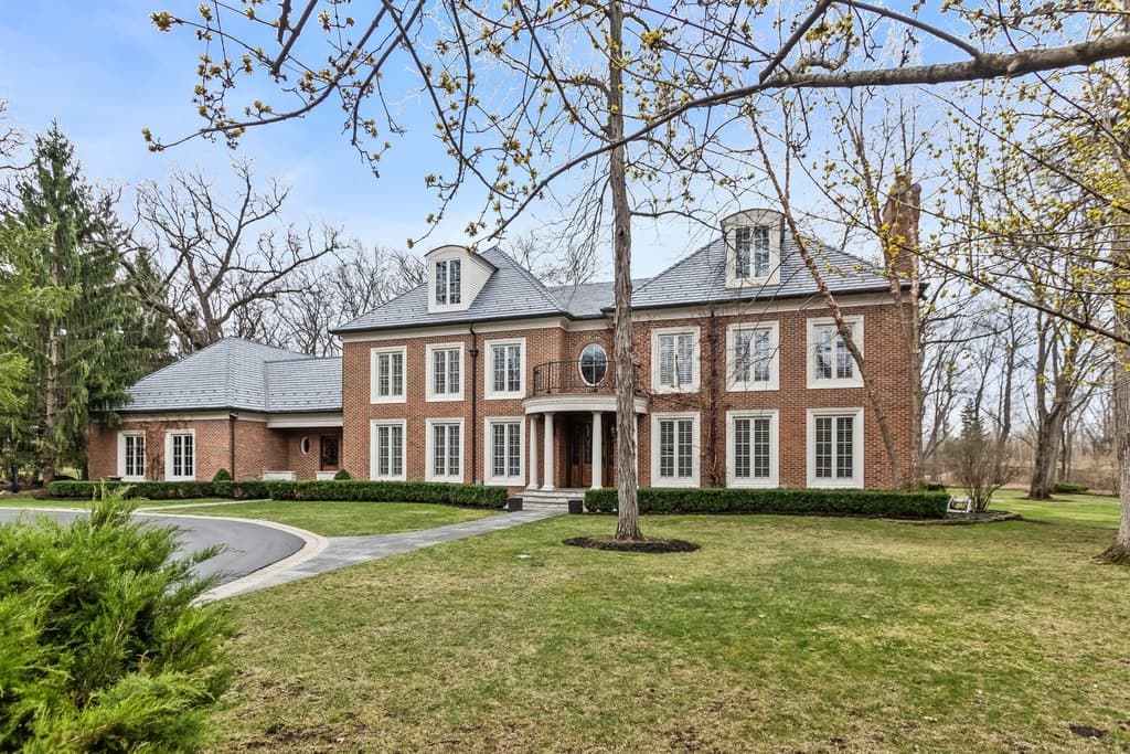 575 Stable Ln, Lake Forest