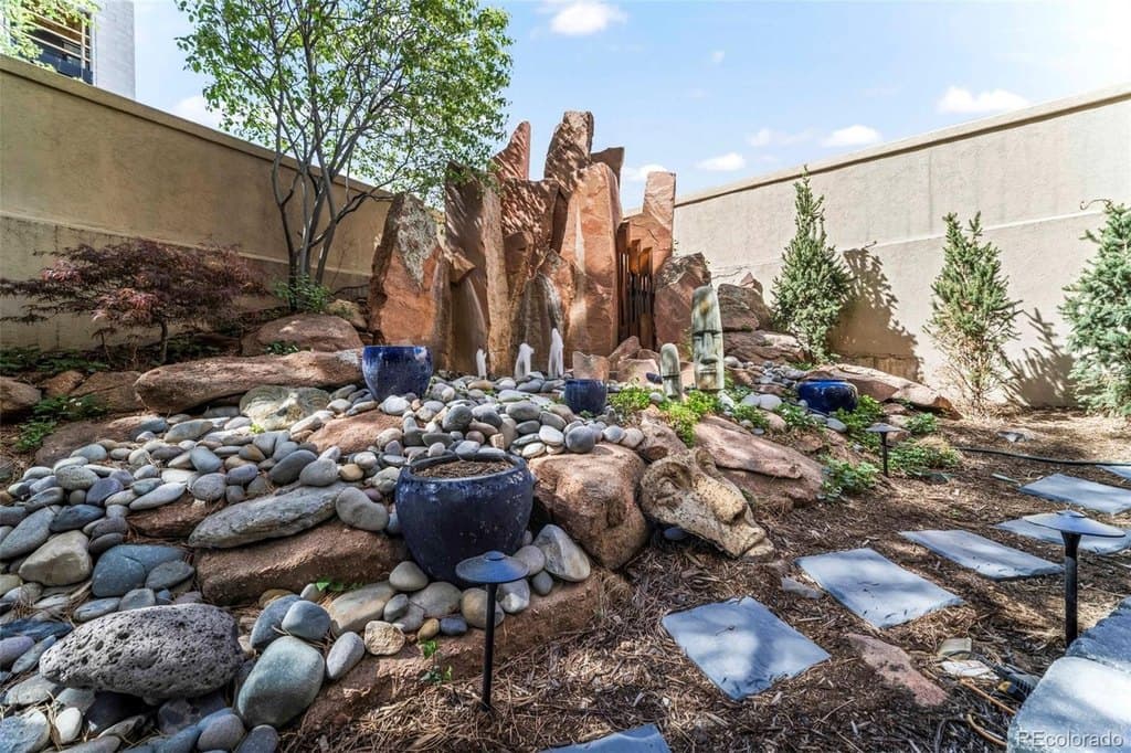 180 Cook St Apt 111, Denver