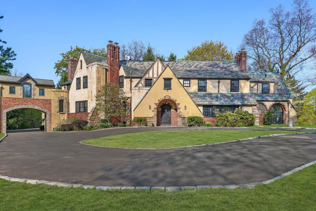 21 Calhoun Dr, Greenwich