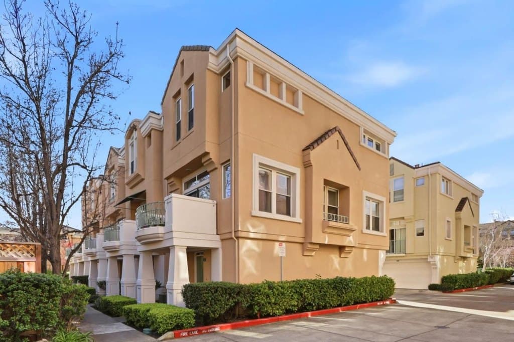 141 Huntington Ct, Mountain View