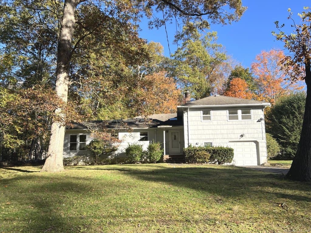 77 Putter Dr, Stamford