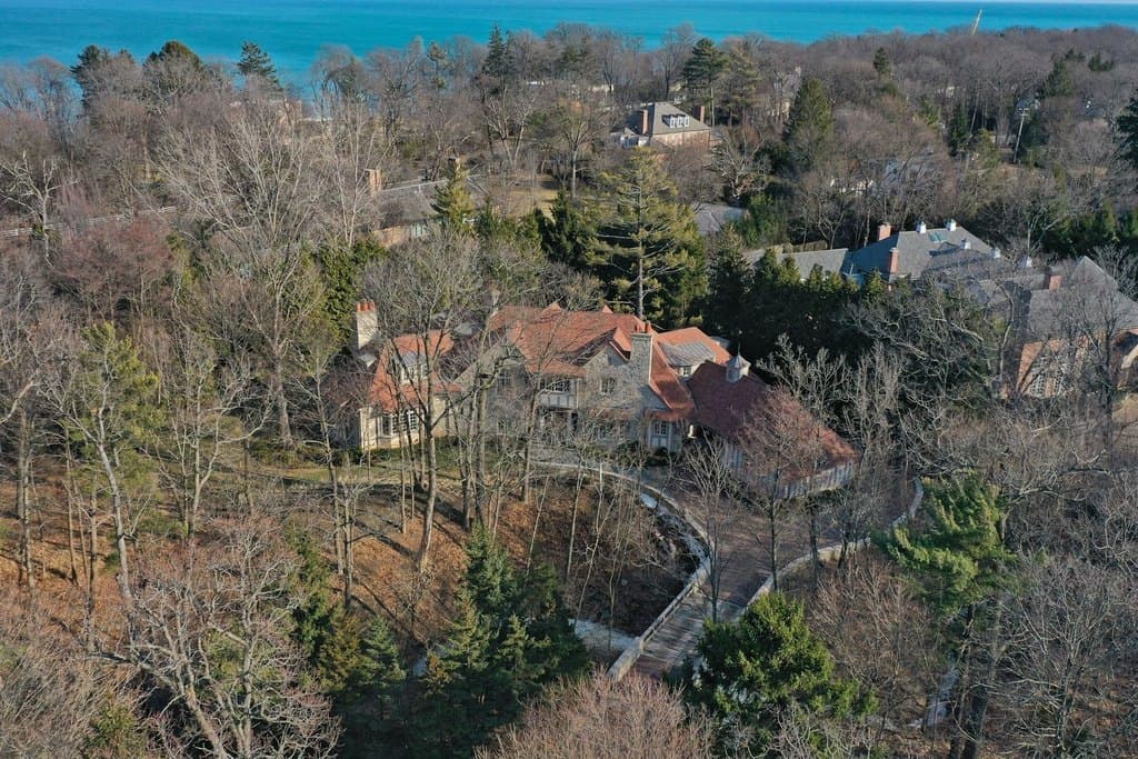 745 E Woodland Rd, Lake Forest