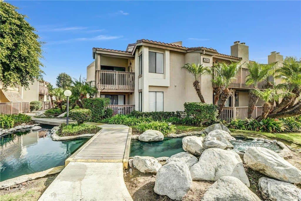 4791 Lago Dr Apt 200, Huntington Beach